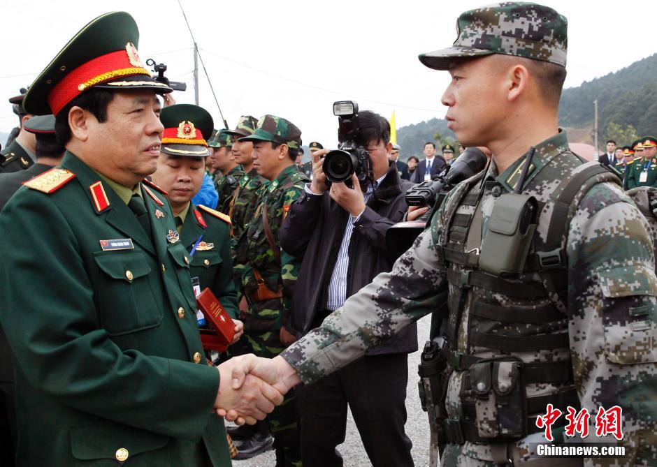 Chinese, Vietnamese defense ministers witness joint patrols