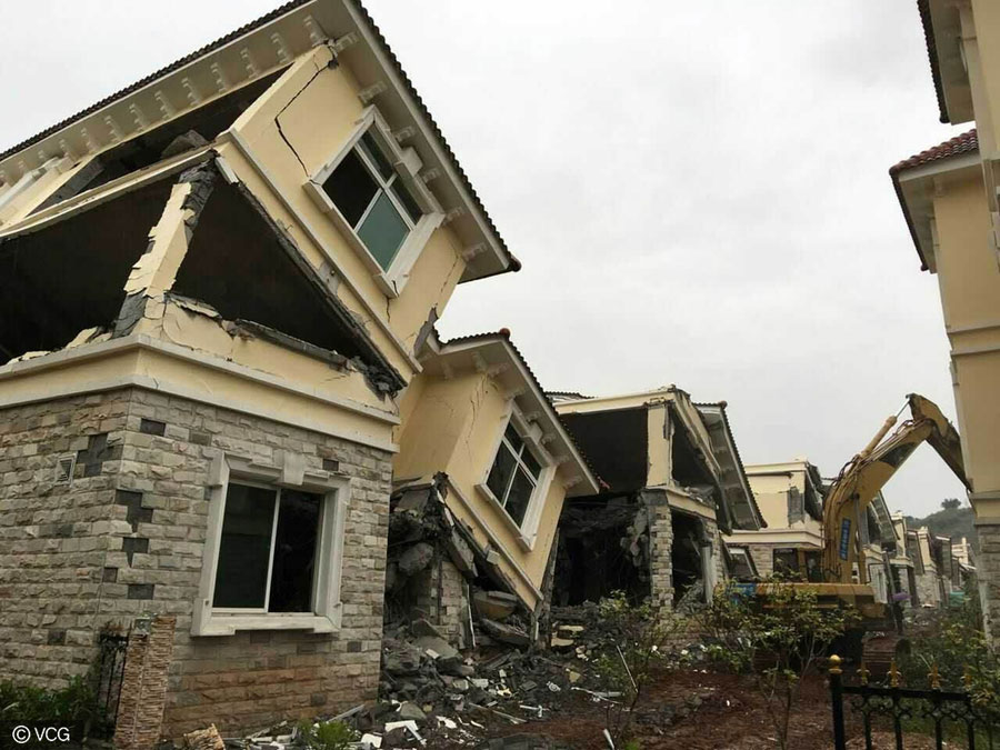 Luxury Villas Pulled Down without Permission in South China