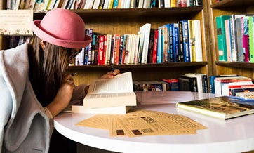 Bookshop worms way into expat community in China