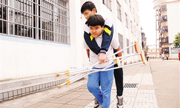 Deskmates offer inspiring story about friendship and loyalty