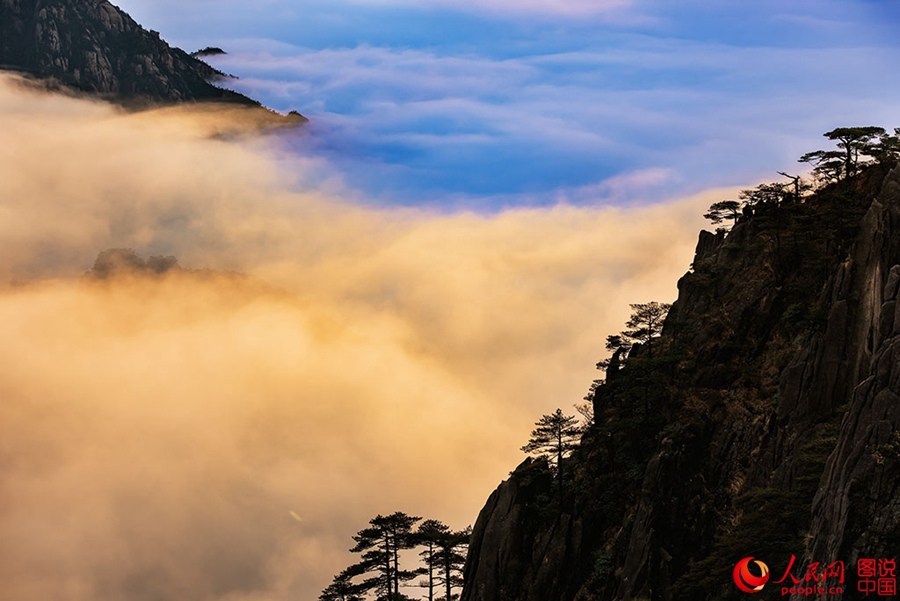 Sea of clouds in Huangshan