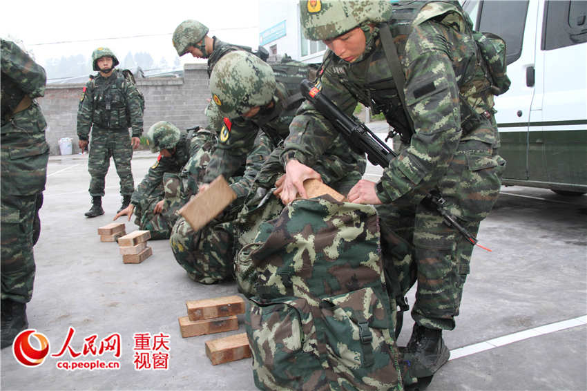 Soldiers of Armed Police Corps receive harsh training