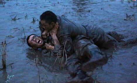 Soldiers of Armed Police Corps receive harsh training