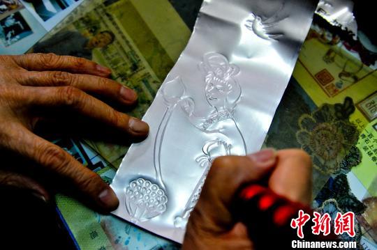 Man makes over 200 relief sculptures out of soda cans