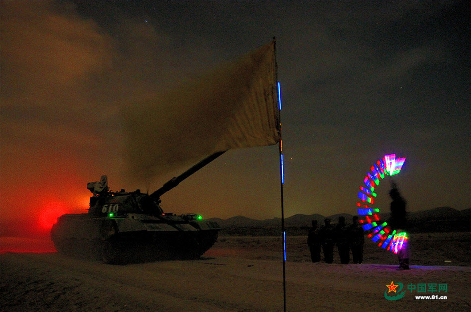 Night drill of PLA's armored regiment 