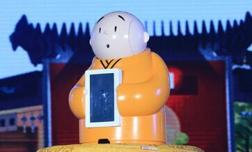 Robot monk becomes an Internet hit