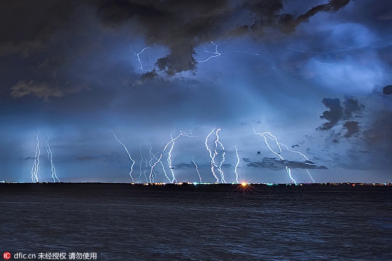 Stunning Moments Captured Right Before Lightning Strikes Peoples Daily Online 