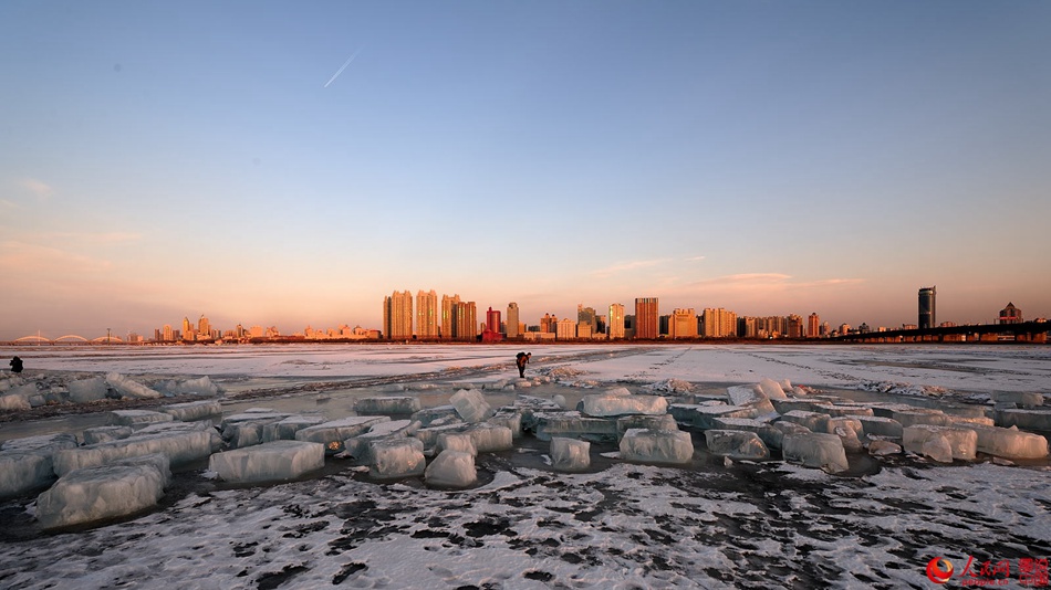 Fantastic scenery of south bank of Songhua River in four seasons