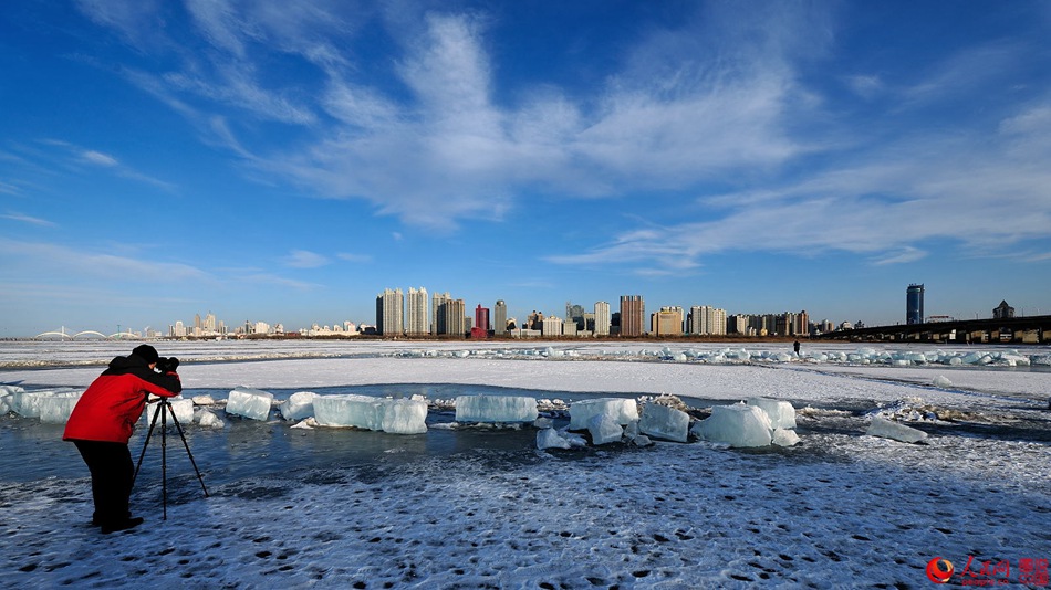 Fantastic scenery of south bank of Songhua River in four seasons