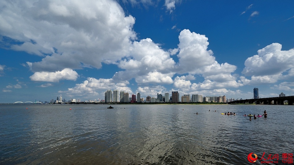 Fantastic scenery of south bank of Songhua River in four seasons