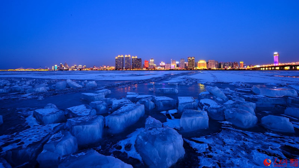 Fantastic scenery of south bank of Songhua River in four seasons