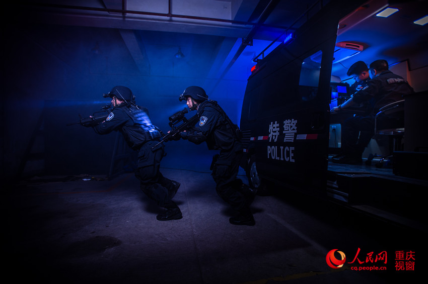 Cool training photos of Chongqing SWAT team