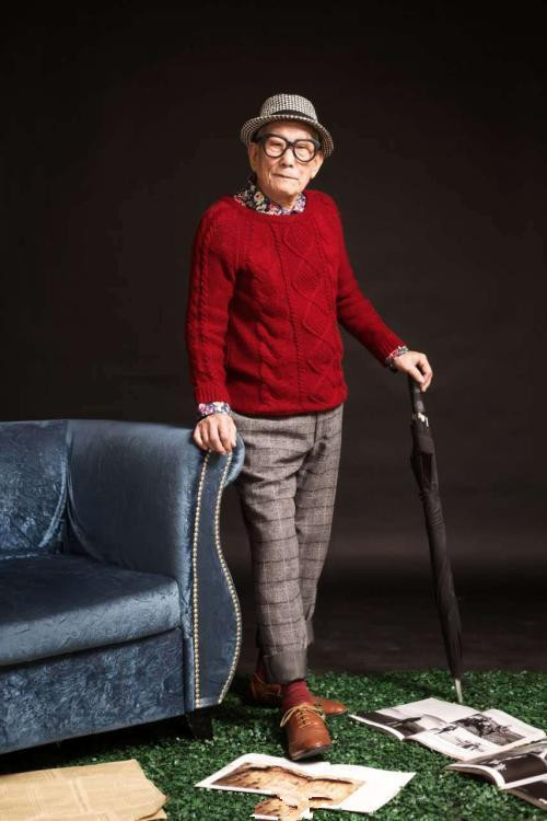 96-year-old veteran take stylish photos