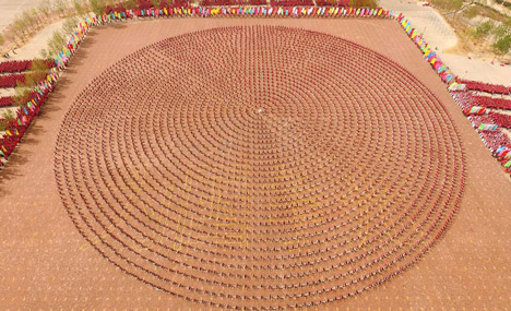 26,000 Kung Fu students form huge patterns