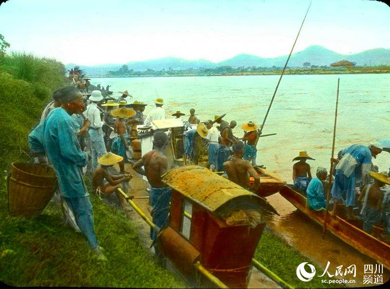 Old photos record the change of Sichuan over a century