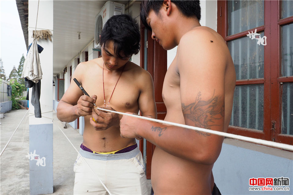 Moments in the life of linemen