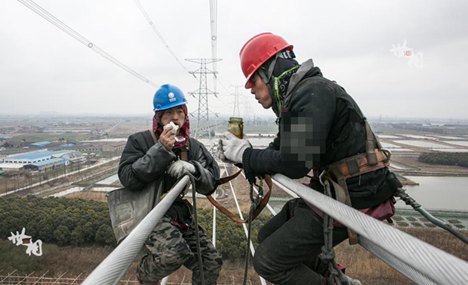 Moments in the life of linemen
