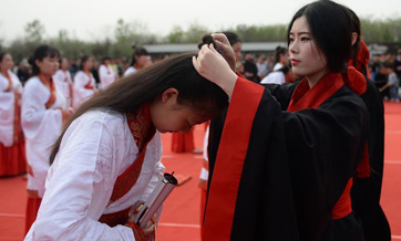 Girls attend adulthood ceremony in China's Xi'an