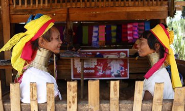 In pics: Padaung women with brass rings in Myanmar