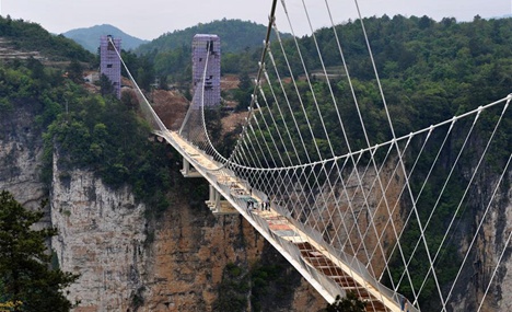 In pics: construction site of glass bridge in C China