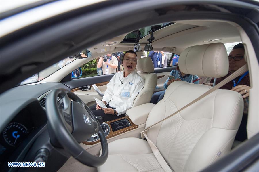 Chinese driverless cars begin long-distance road test