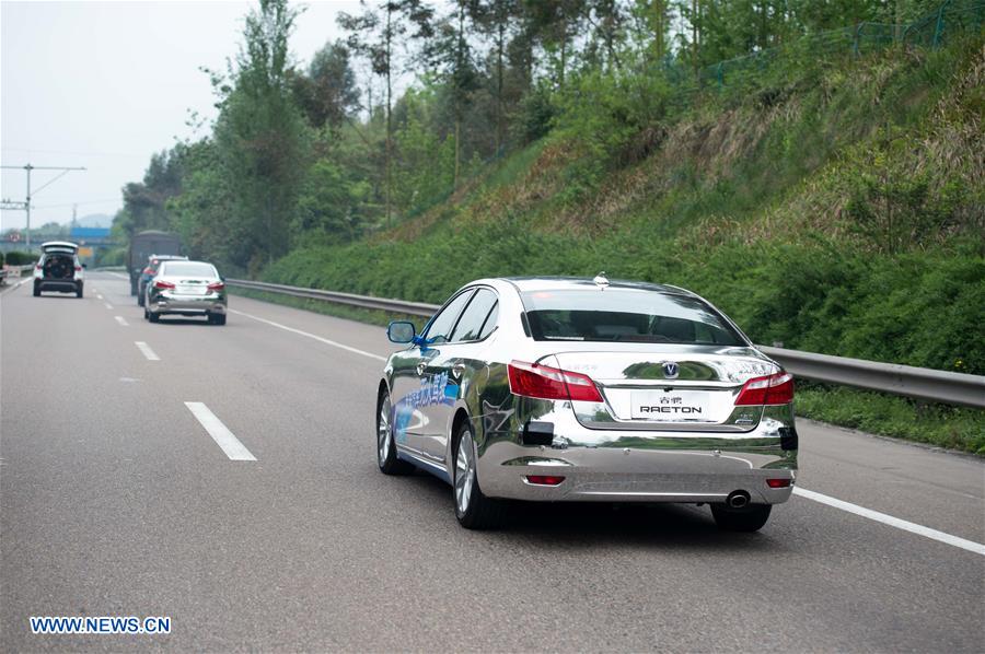 Chinese driverless cars begin long-distance road test