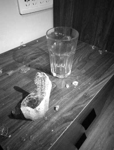 Ikea Glass Explodes In Man S Bedroom No One Injured People Daily - What Causes Glass Tables To Explode