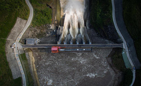 Floating Garbage Obstruct Lechangxia Dam