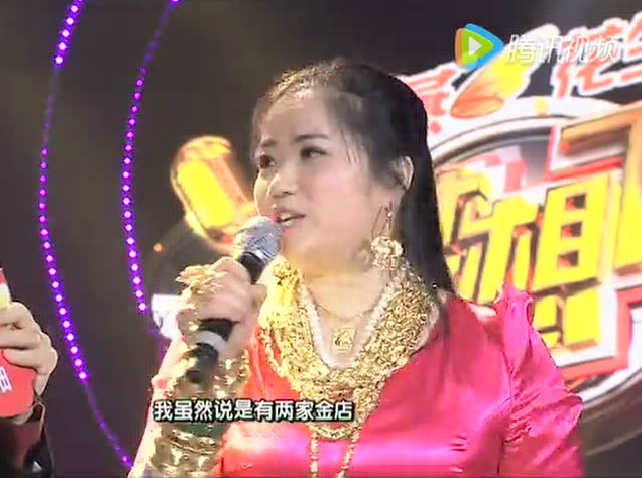 Woman wears gold jewelries weighing 5.5 kg to participate in talent show