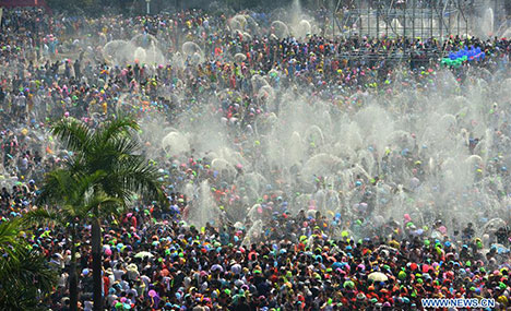 Water-sprinkling festival celebrated in Yunnan