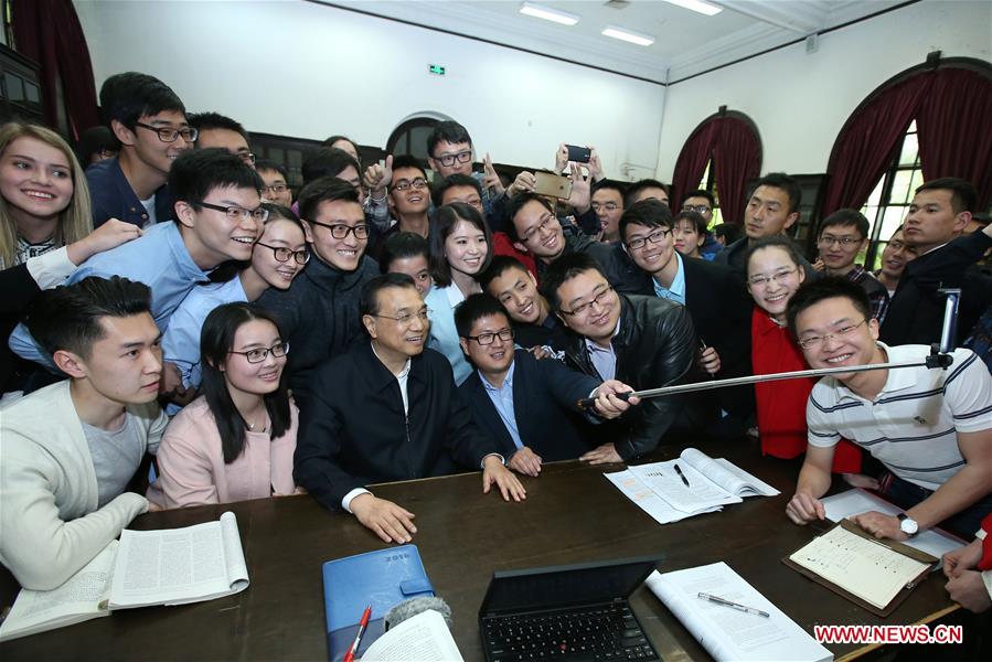 Premier Li visits Tsinghua and Peking, two prestigious universities