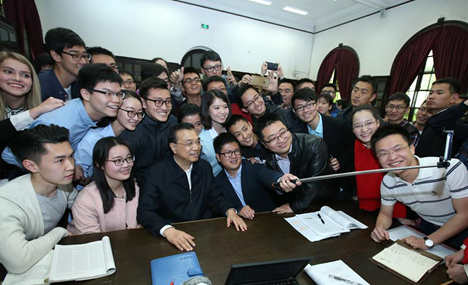 Premier Li visits Tsinghua and Peking, two prestigious universities
