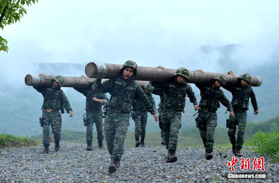 Chongqing armed police corps conducts field training