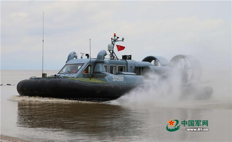 Chinese navy's air-cushioned landing crafts in training
