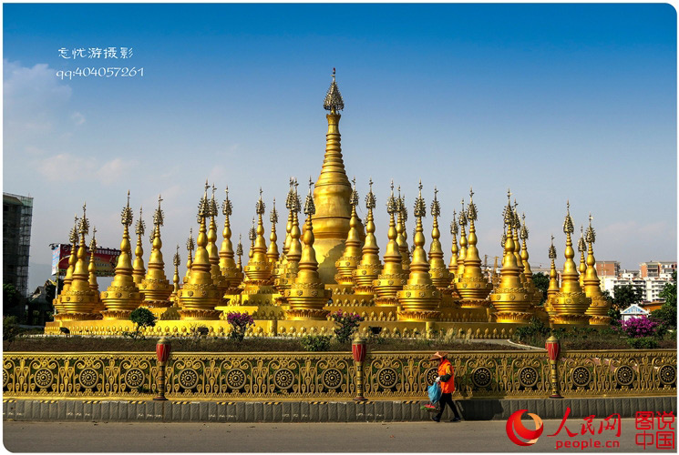 Night view of Meng Huan Pagoda