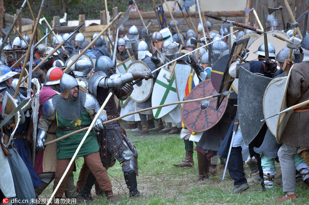 2,000 reenact medieval battle in Czech Republic