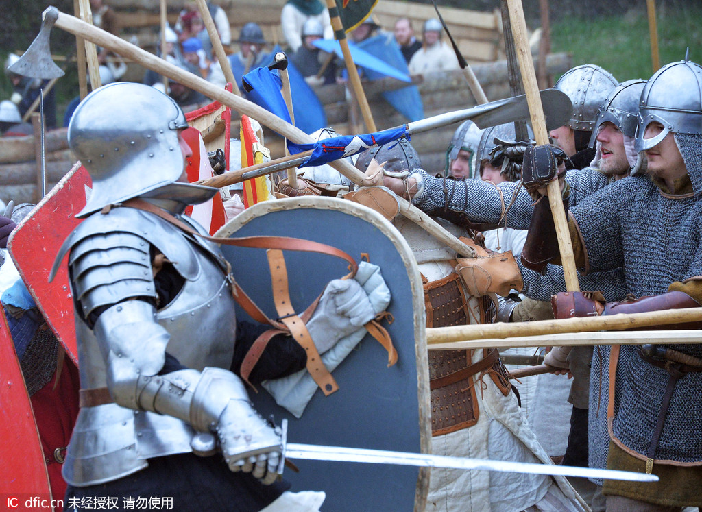 2,000 reenact medieval battle in Czech Republic