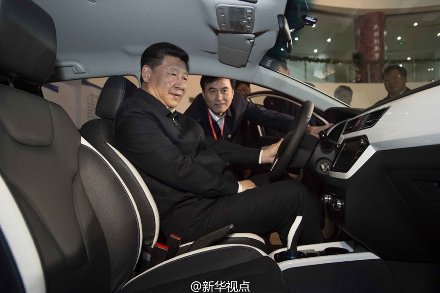 Human-like robots say 'hi' to President Xi