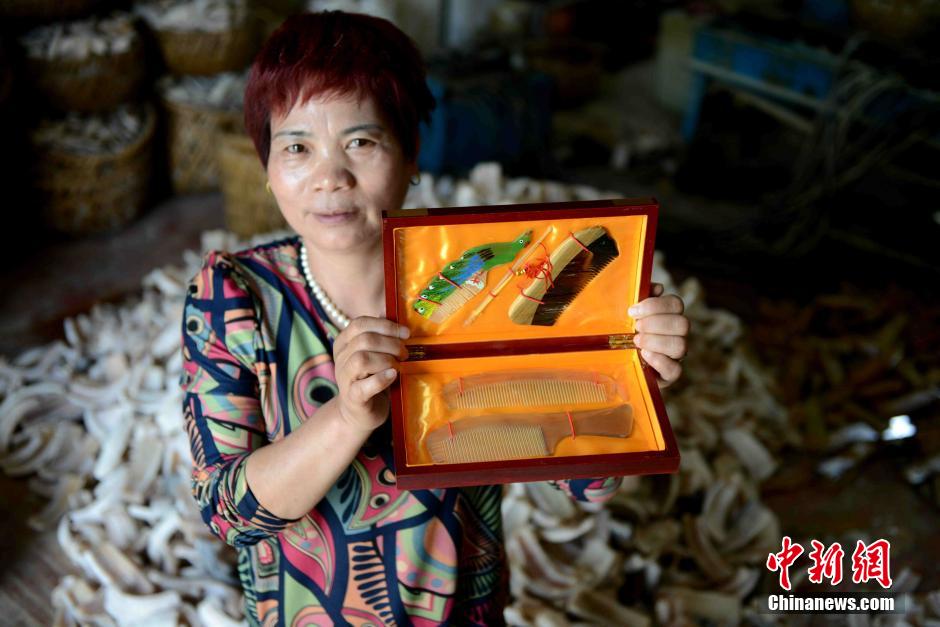 Production process of hand-made horn combs in Fuzhou