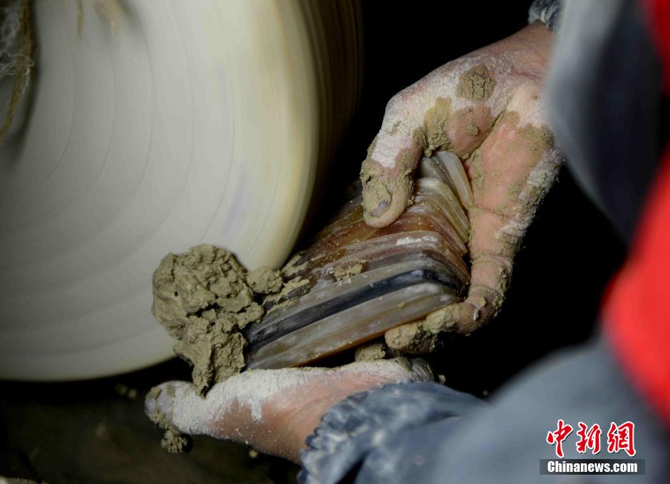 Production process of hand-made horn combs in Fuzhou