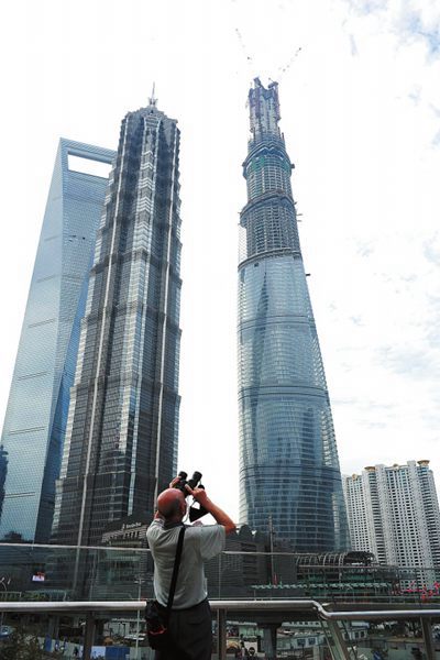 Shanghai Tower honors 4,000 workers