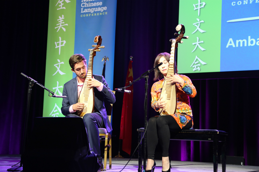 U.S. “culture ambassadors” charmed with Chinese learning