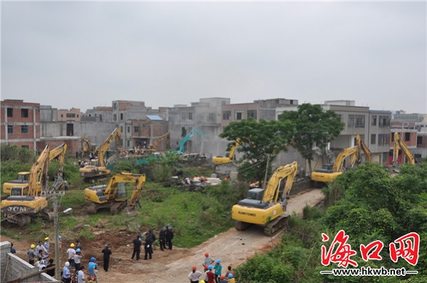 Local Gov’t Apologized after Horrific Video of Demolition Crews Violently Striking Villagers in S China Goes Viral Online