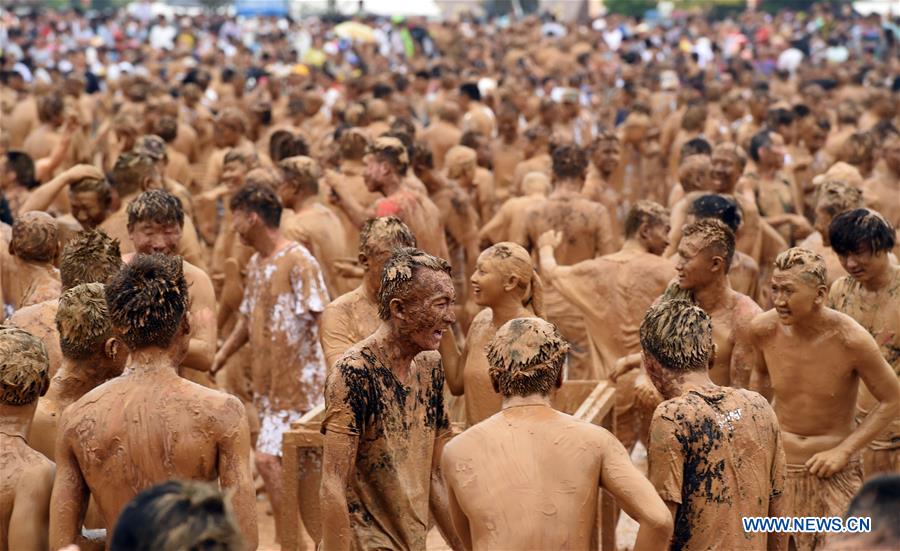 Muddy carnival held in Southwest China's Yunnan