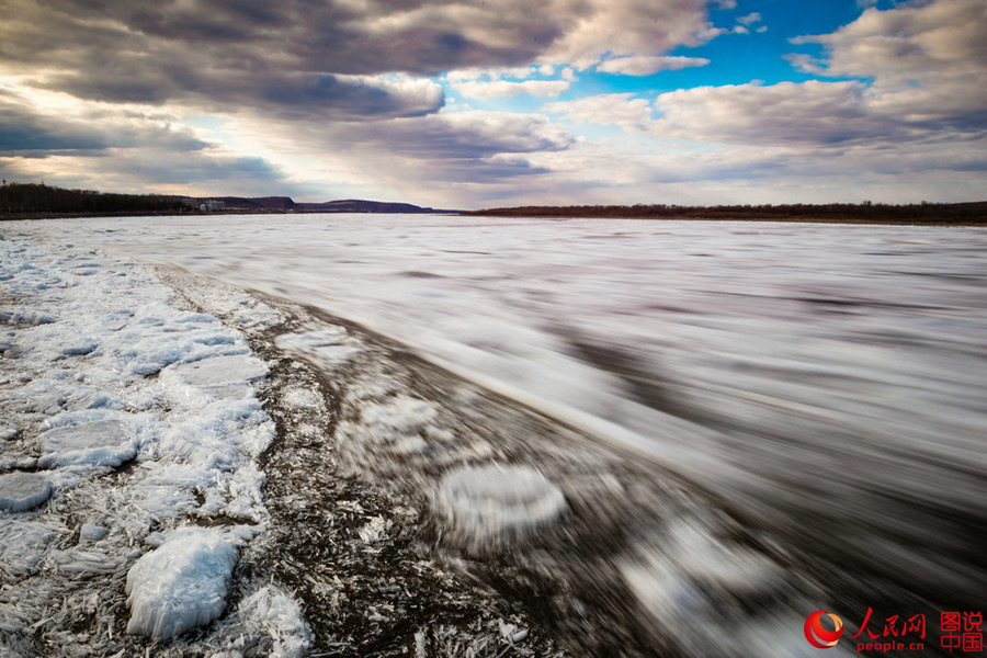 Ice thaws in Heilongjiang River