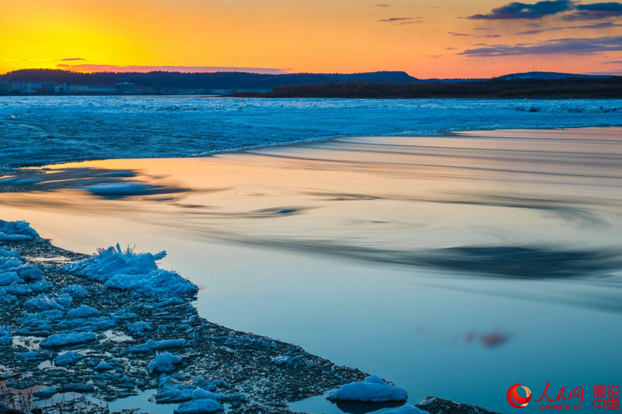 Ice thaws in Heilongjiang River