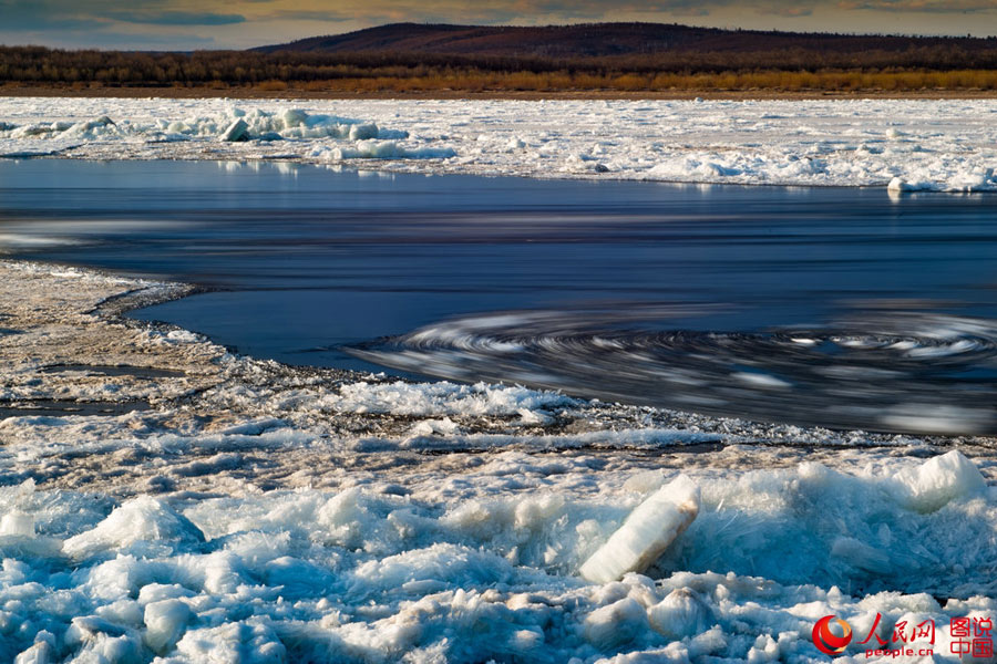 Ice thaws in Heilongjiang River