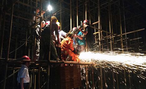 Construction worker impaled on a rebar saved by firefighters