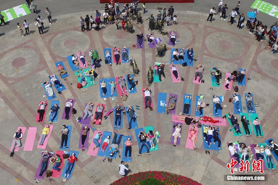 Outdoor sleeping contest held in Suzhou