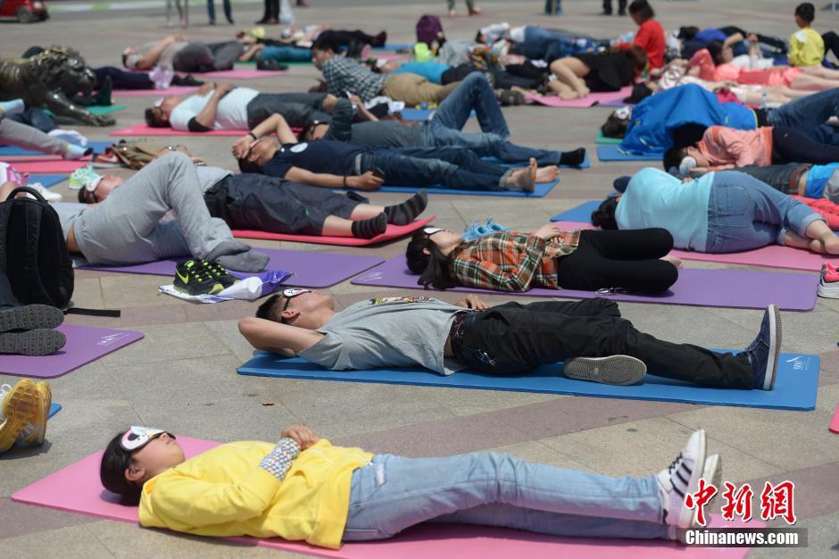 Outdoor sleeping contest held in Suzhou